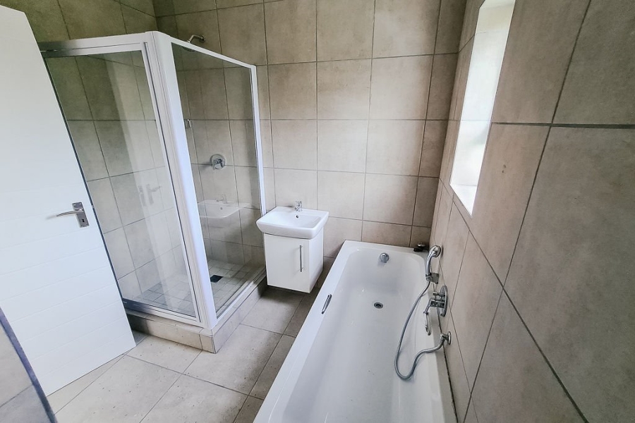 To Let 2 Bedroom Property for Rent in Parsonsvlei Eastern Cape